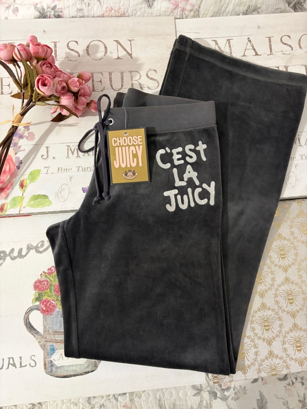 ASO NWT VINTAGE Y2K ✨Juicy Couture C’est La Juicy Velour Sweatpants Tophat M!